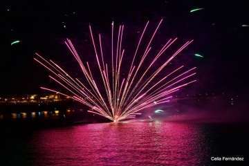 Los fuegos de Melenara, una explosión de color (Foto Celia Fernández)